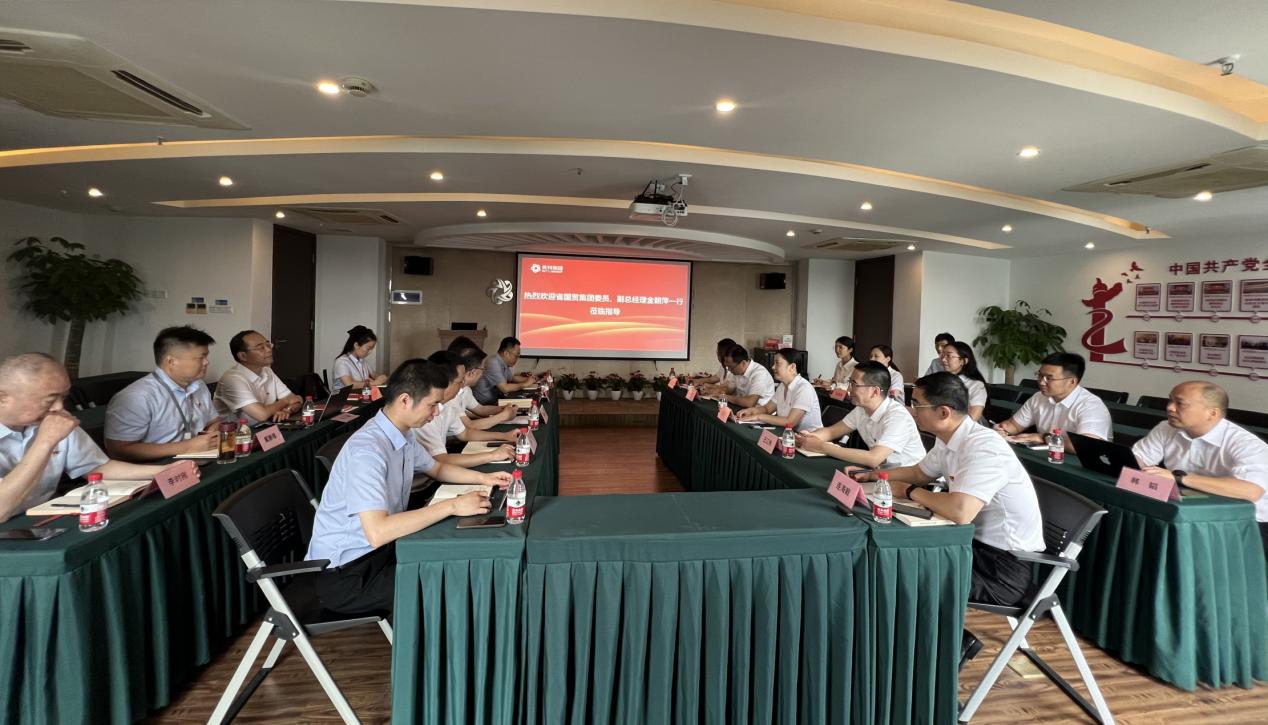 省国贸集团党委委员、副总司理金朝萍来一定发生物宣讲主题教育专题党课